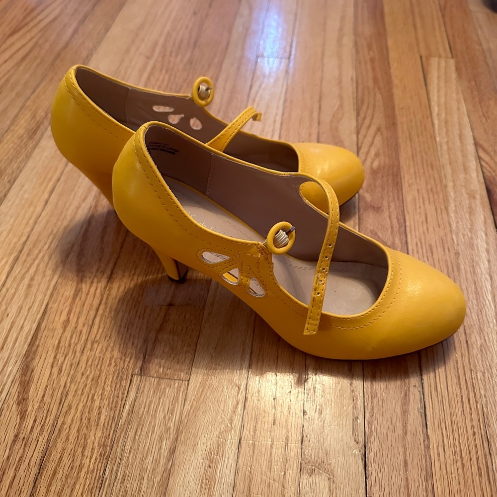 Chase+Chloe, deep yellow heels, Mary Jane style
